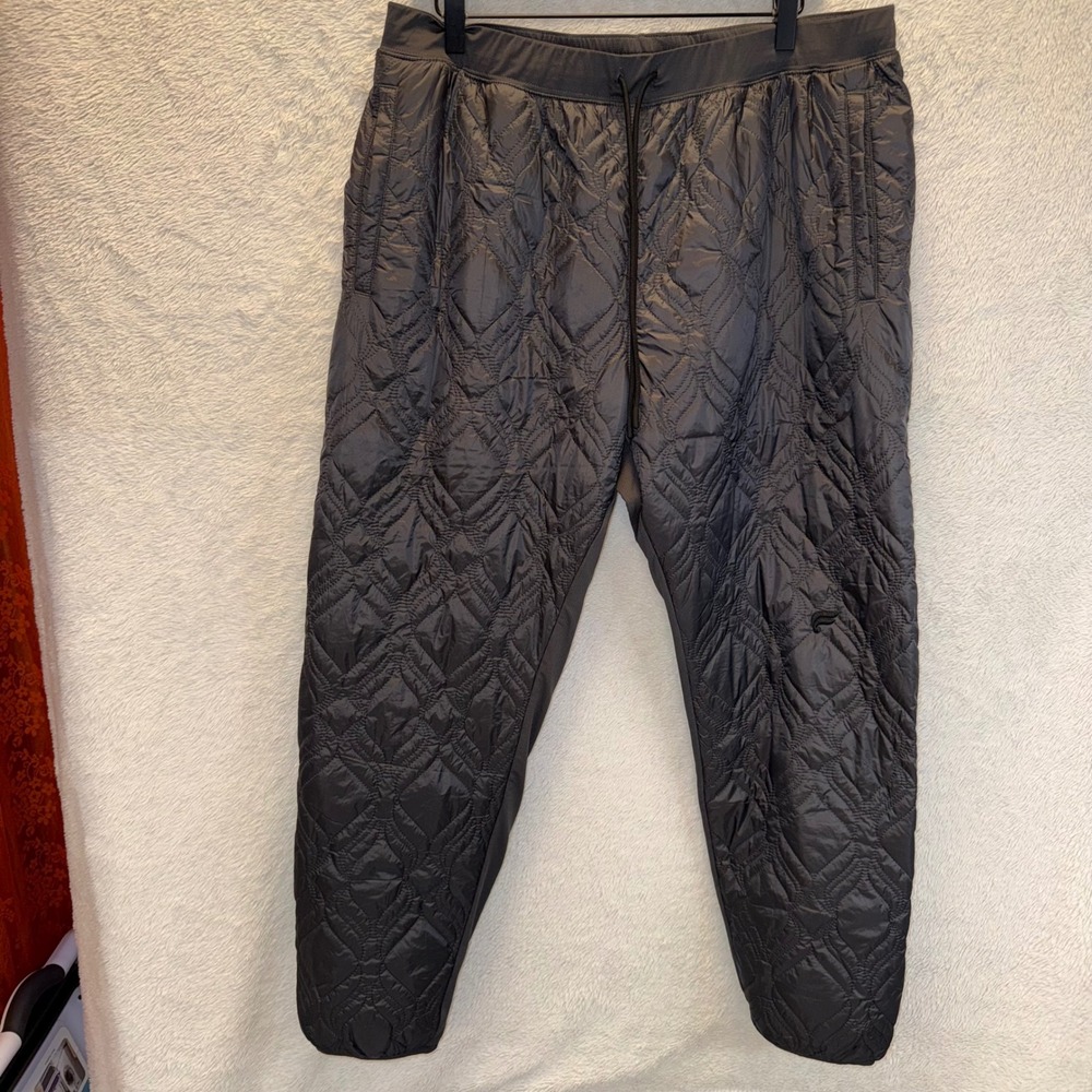 Fabletics The Loft Pant Mens XL Gray Quilted Water Resistant Joggers Casual Luxe